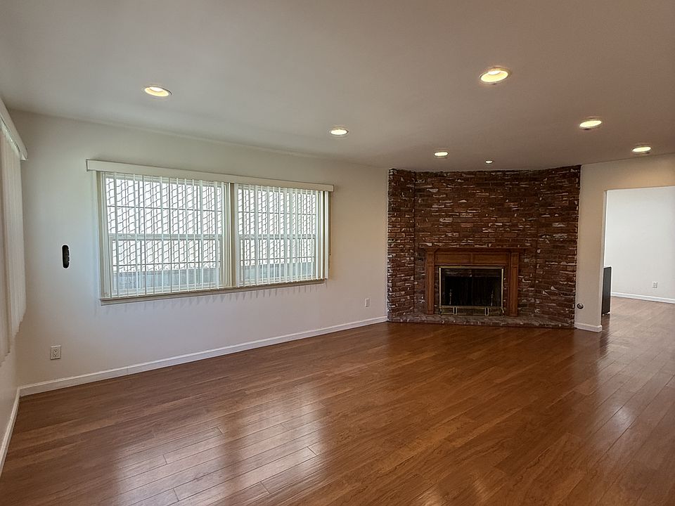 1st image of 728 E Tujunga Ave APT A