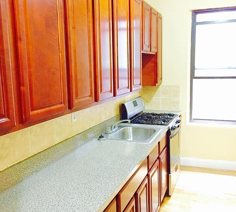 1st image of 320 Empire Blvd APT 6