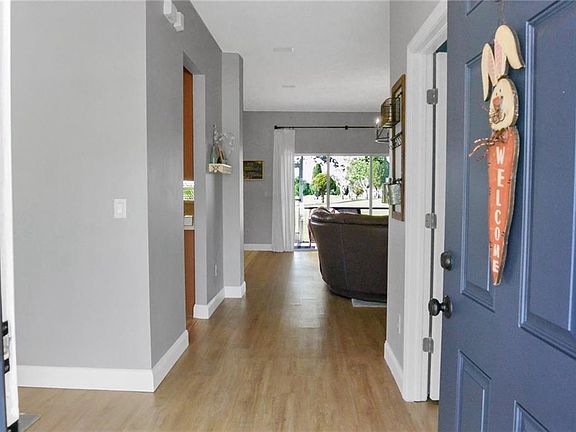 3rd image of 1402 Emerald Hill Way