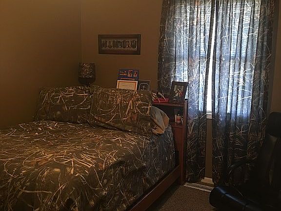 5th image of 36 Jamestown Cir