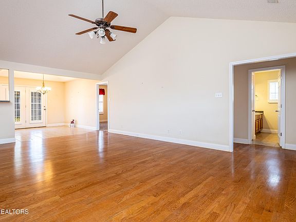 3rd image of 1954 Emma Ln