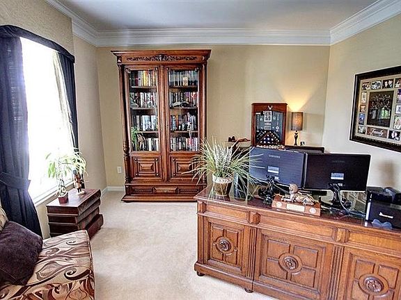 4th image of 2029 N Sheffield Dr