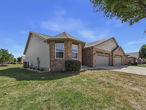 3rd image of 66 Brooks Dr