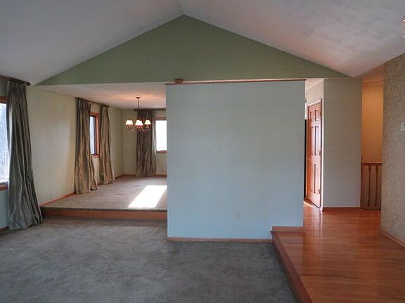 3rd image of 270 Borden Dr