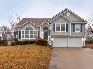 3853 SW Harbor Ct, Lees Summit, MO 64082