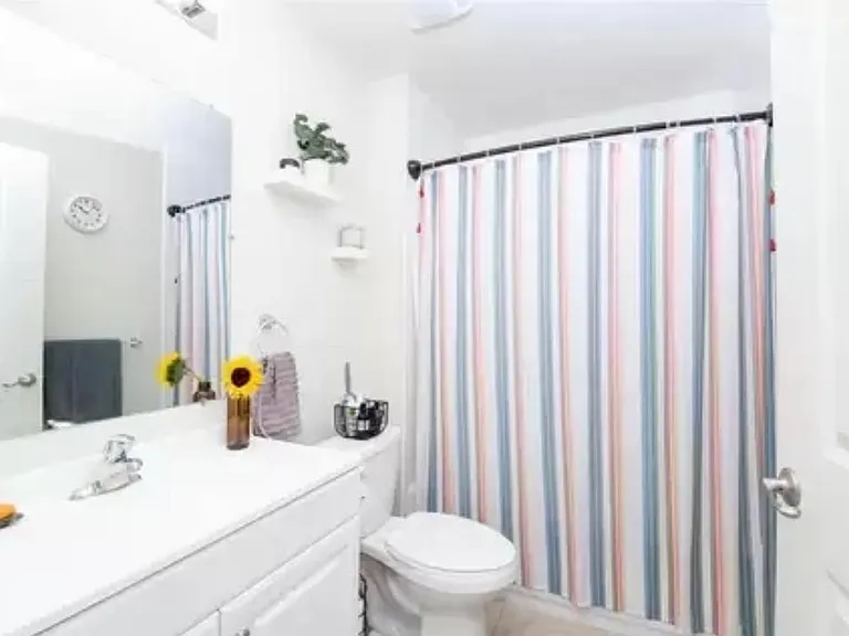 1448 Oak St — Photo 13