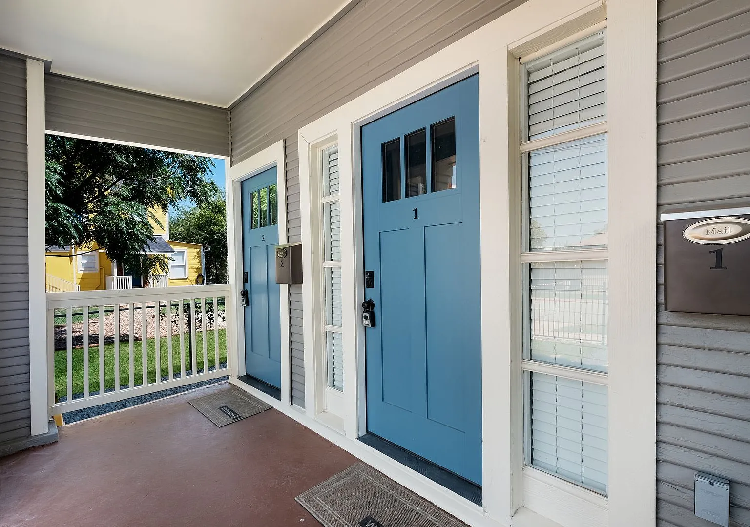 Private Balcony & Prime Location — Photo 3