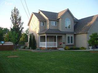 5495 Statler Dr, Burton, MI 48509