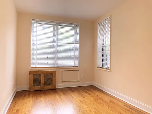 Rented by Kew Forest Realty Inc | media 6