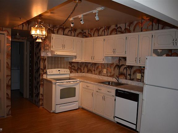 3rd image of 8759 Estate Plaza Dr