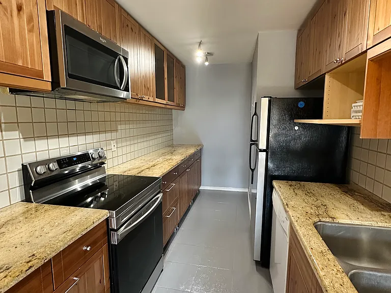 700 Westmount Dr #202 — Photo 3