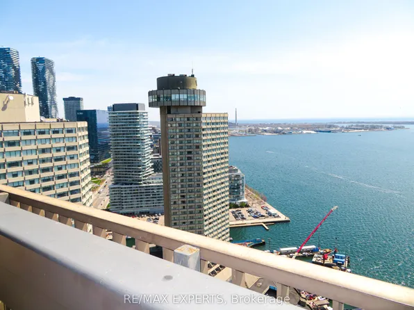 33 Harbour Sq #2233, Toronto, ON M5J 2G2