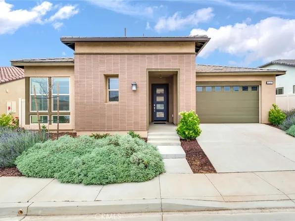 1537 Newland Dr, Beaumont, CA 92223