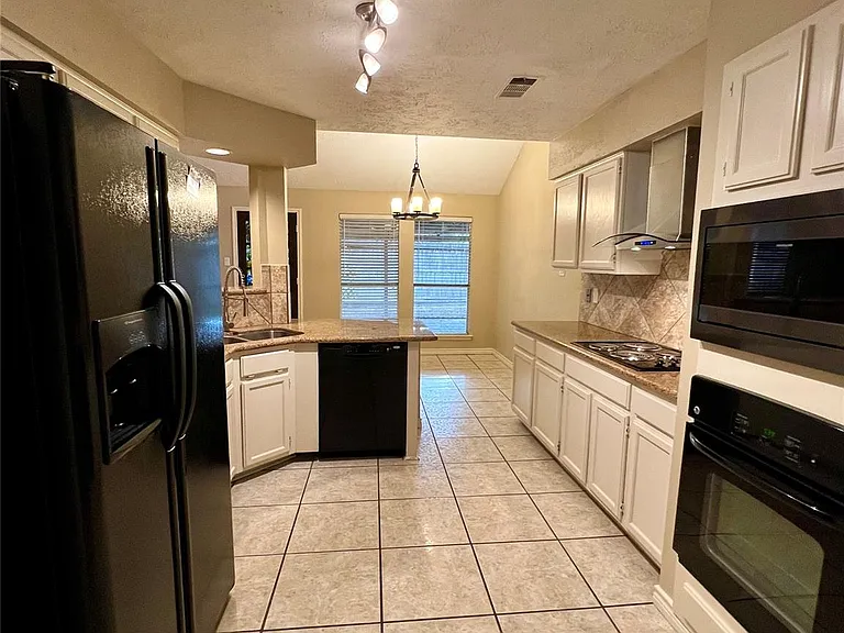 8507 Grove Park Dr — Photo 10