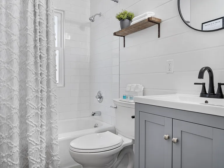 1223 E Oakland Ave — Photo 10