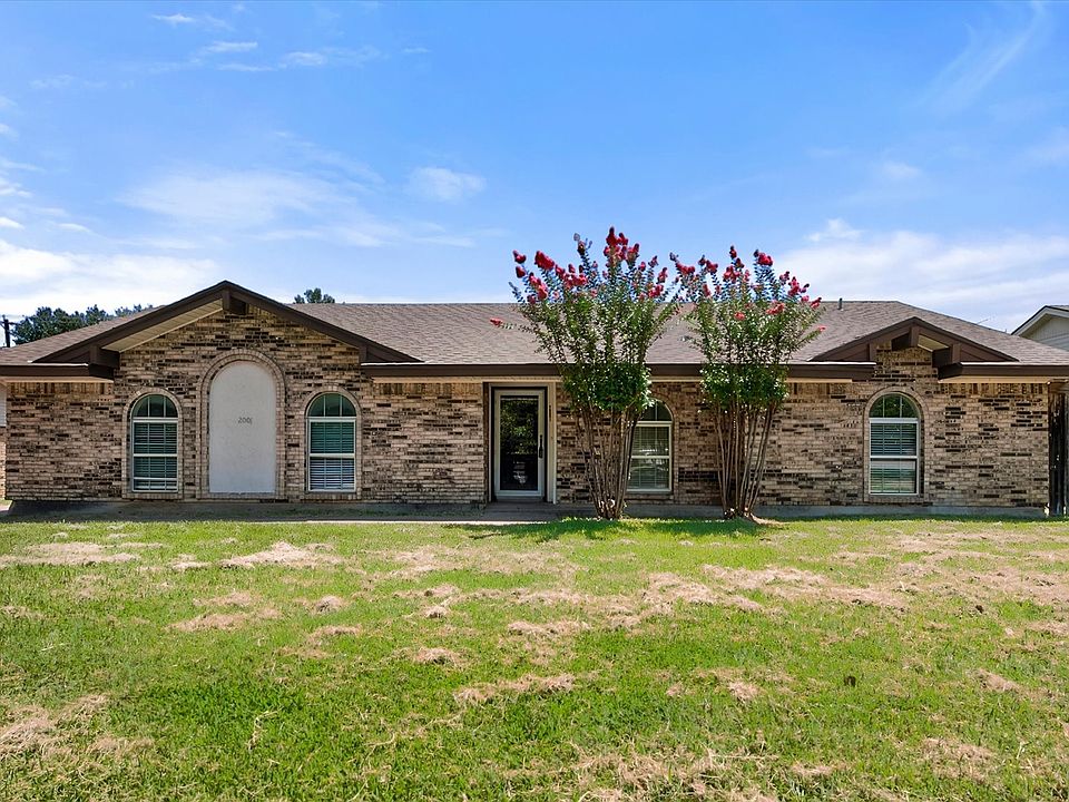 1st image of 2001 San Jacinto Dr