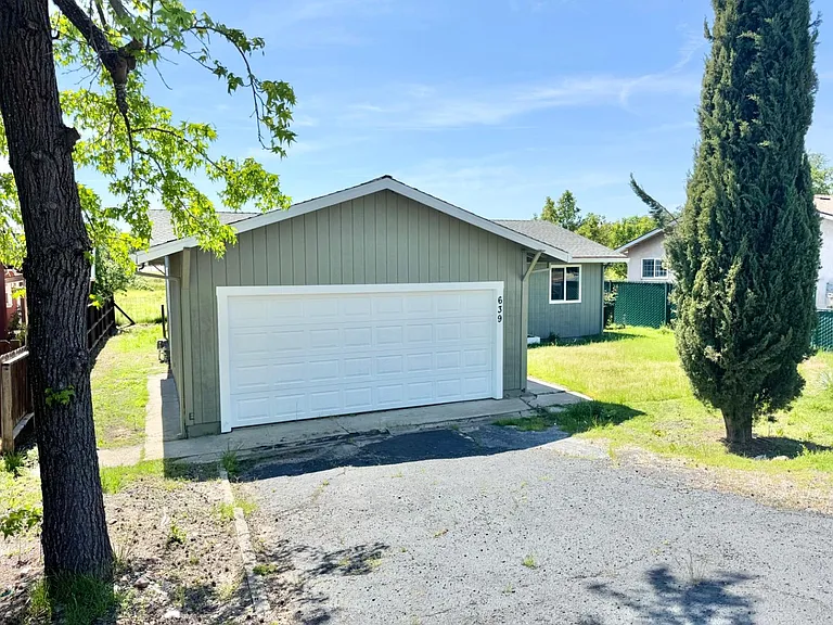 639 Casey St — Photo 12