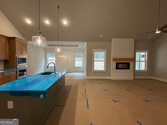 4th image of 404 Tanners Bridge Rd