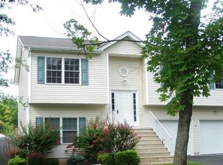 95 Hall St, Somerset, NJ 08873