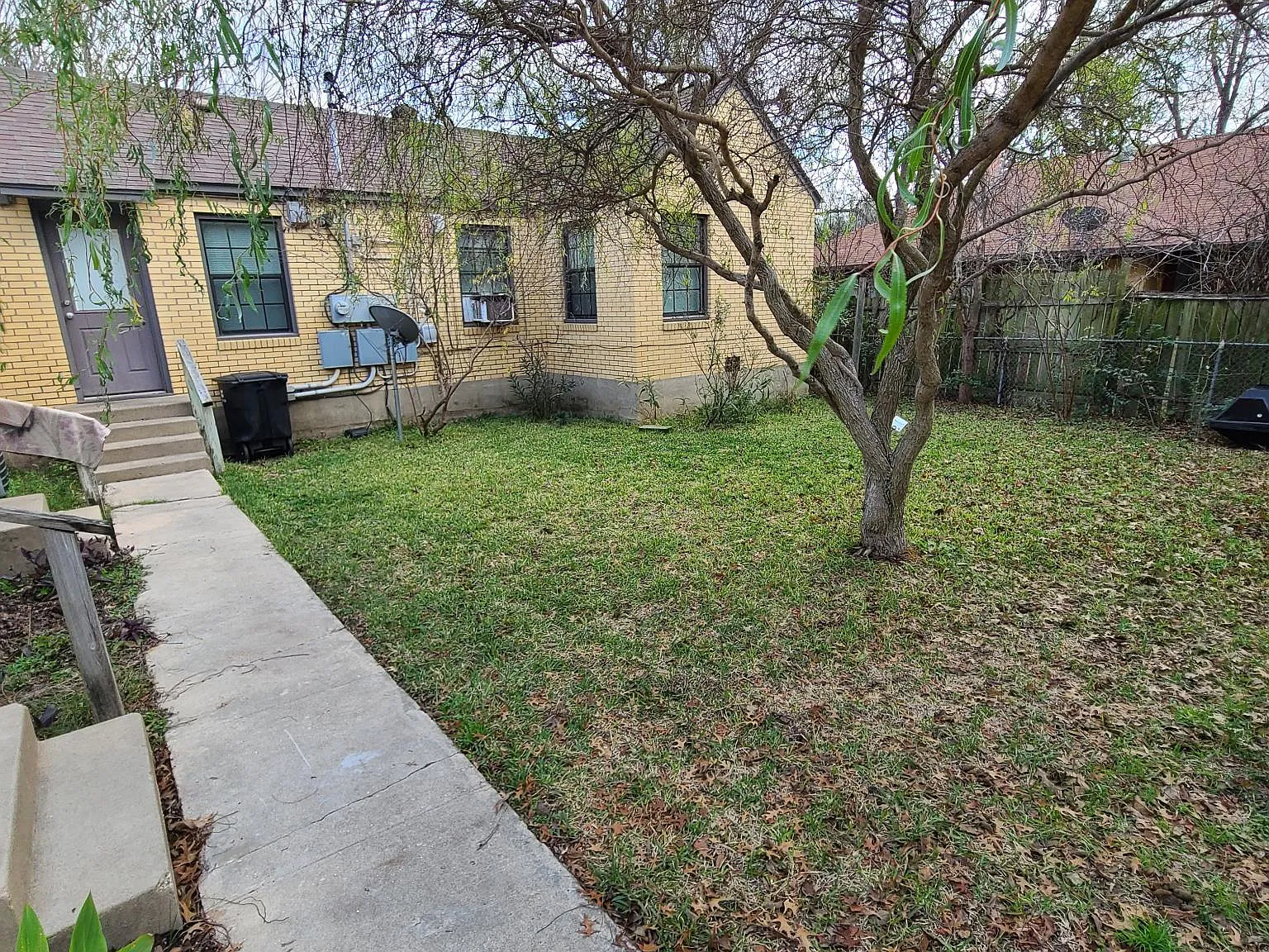 2 bed, 1050 sqft, $1,100 — Photo 4
