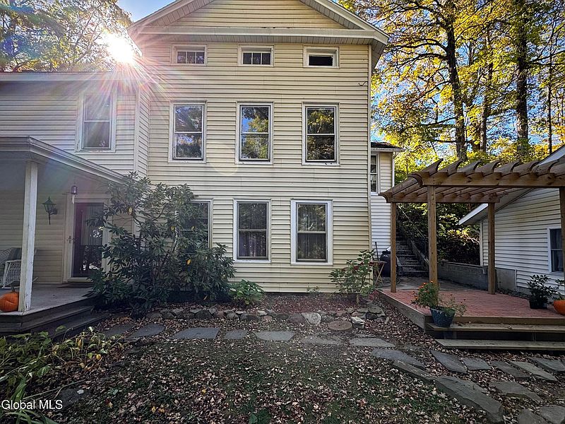 2nd image of 121 W Madison Avenue