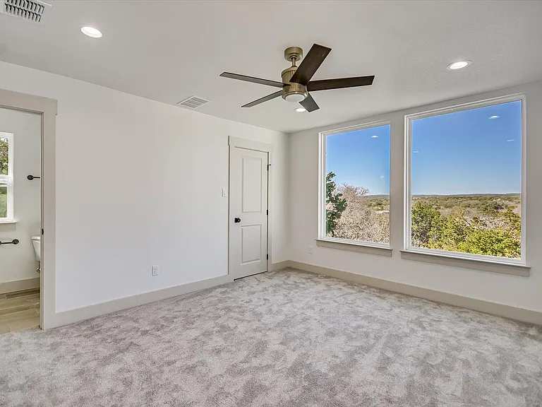 424 Shady Bluff Dr — Photo 10