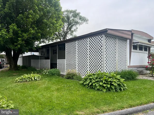 15 David Dr, Lebanon, PA 17046