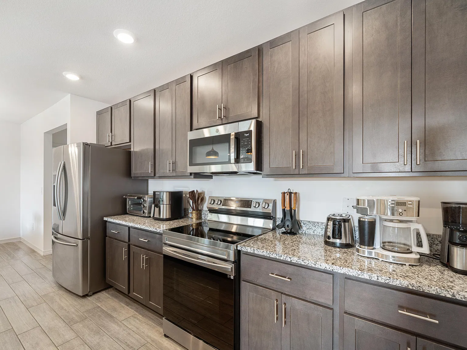 4 bed, 2.0 bath, 2064 sqft, $3,300 — Photo 3