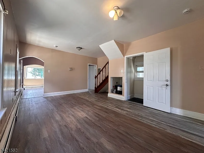 3 bed, 1.0 bath, $2,200 — Photo 2
