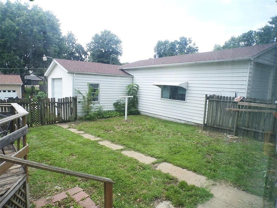 2nd image of 107 Kansas Ave