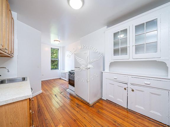 5th image of 310 E 94th St APT 4W