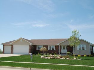 2405 W 10th Ave, Indianola, IA 50125