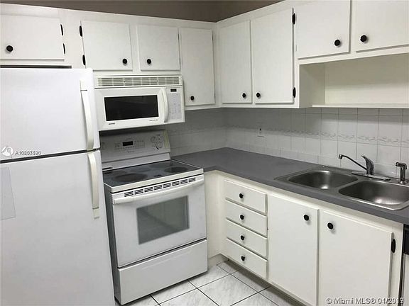 2nd image of 9481 Evergreen Pl APT 401