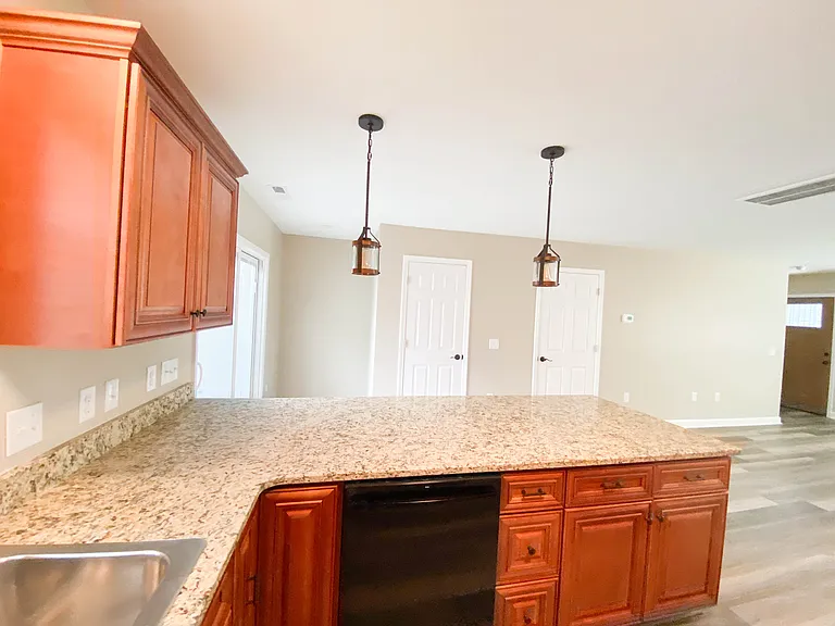 805 E Main St — Photo 3