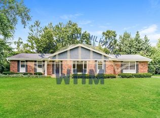 825 Poplar Creek Dr, Brookfield, WI 53045