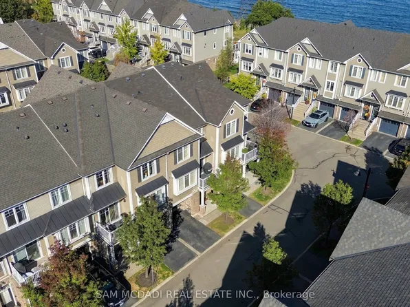 337 Beach Blvd #23, Hamilton, ON L8H 6W4