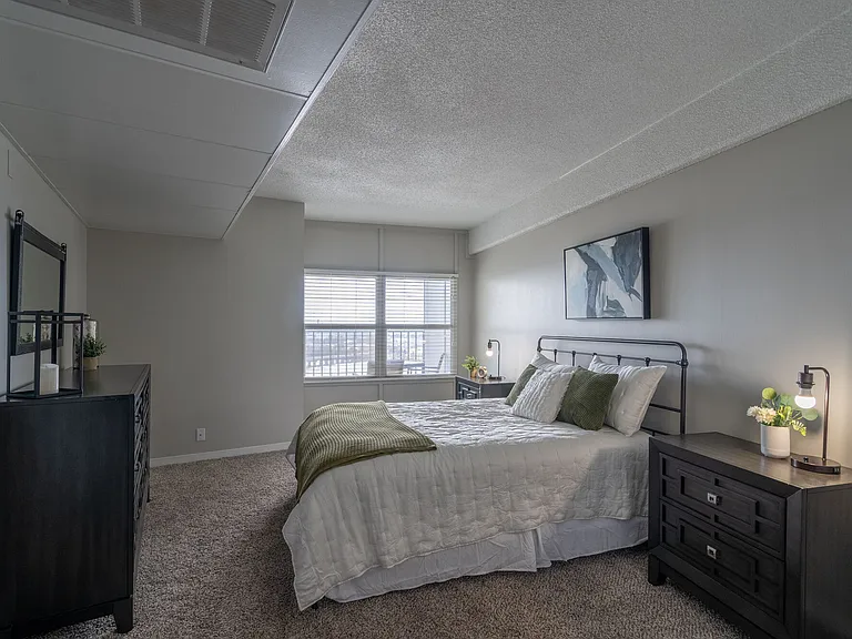 University Club Apartments — Photo 35