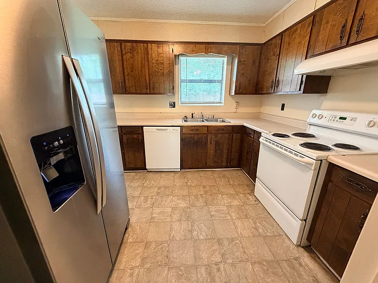 3902 Danube Cir — Photo 8