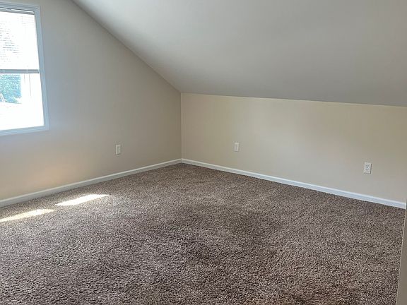 4th image of 87 1/2 Waterford St #B