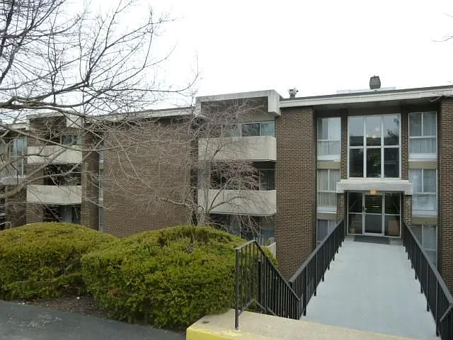 1407 Charlemagne Cir photo 1