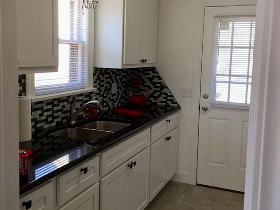 5th image of 1115 Woodlawn Pl