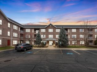 10 N Gilbert St APT 107, South Elgin, IL 60177