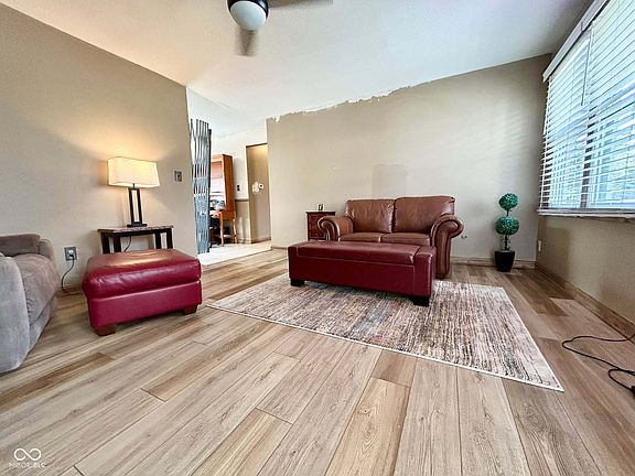 5th image of 10224 Penrith Dr
