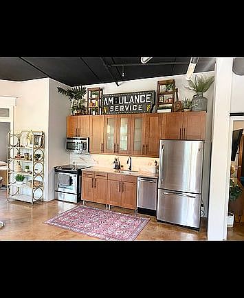 4th image of 2064 Herschel St Unit 303