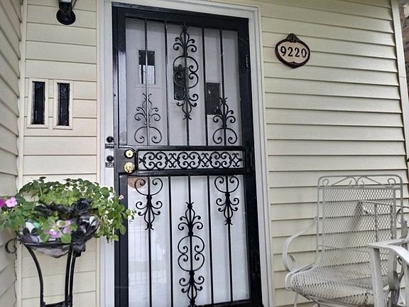 3rd image of 9220 S King Dr