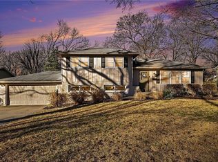 7622 Pawnee St, Prairie Village, KS 66208