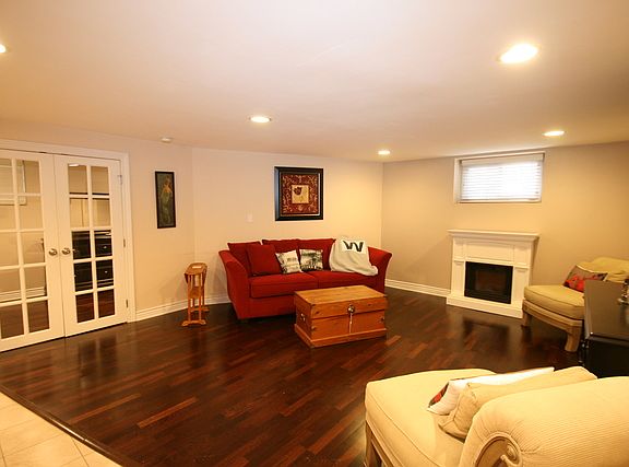 5th image of 923 W Belle Plaine Ave APT G