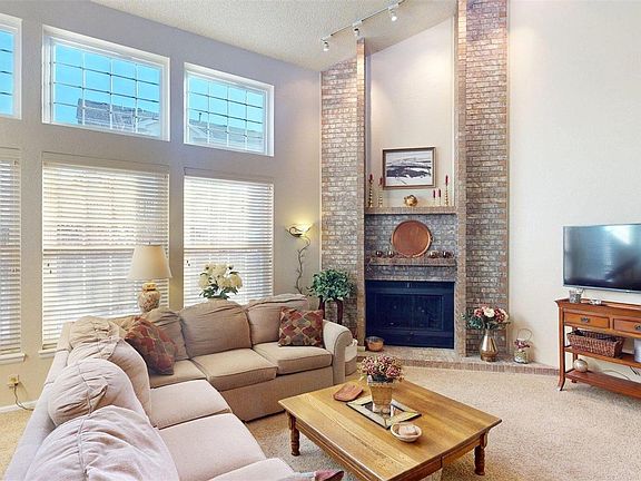 4th image of 1553 E Nichols Drive