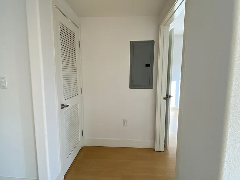 5232 Satsuma Ave #302 — Photo 17