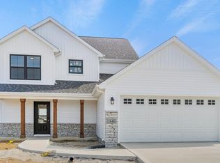 1446 Arthur Heights Dr, Fort Wayne, IN 46818